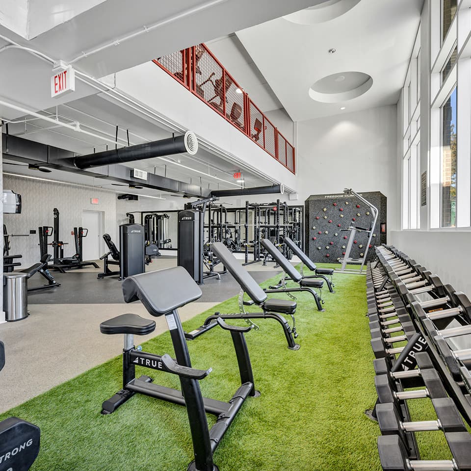 Luxe—Amenities—Fitness-Center-(17)
