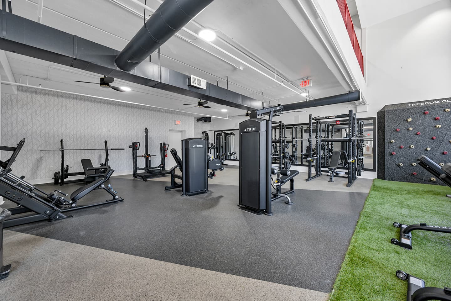 Luxe—Amenities—Fitness-Center-(4)