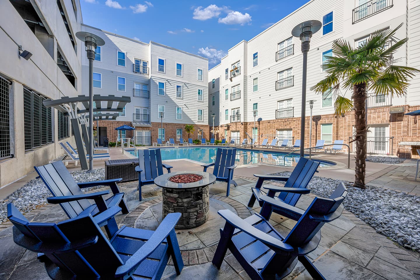 Luxe—Amenities—Pool-(4)